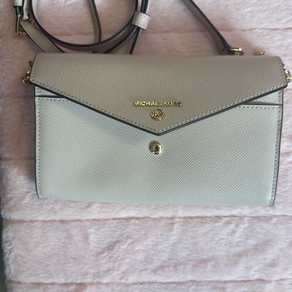 Michael Kors Cream Crossbody Bag Sleek Design